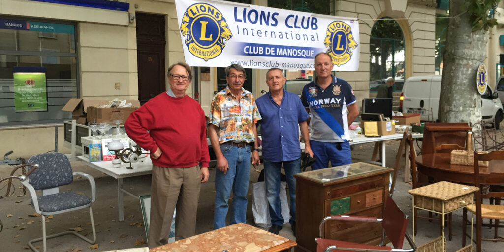 Stand du LIONS Club de Manosque à la Brocante du 15 août 2022